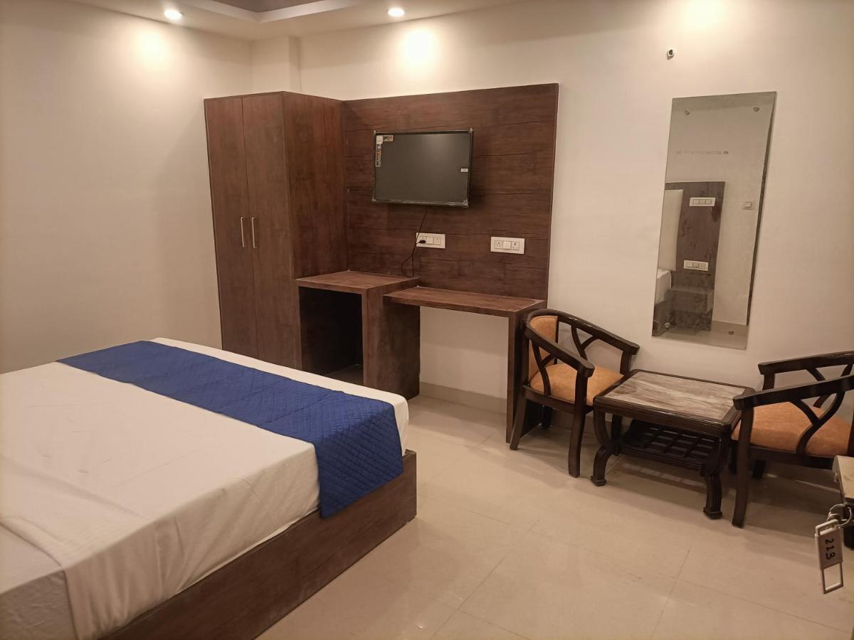 Family Hotel Tark Near Igi Airport Delhi Neu-Delhi Exterior foto